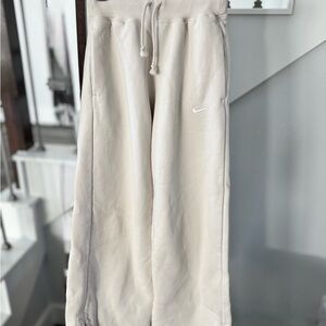 Nike women Cream Sweatpants